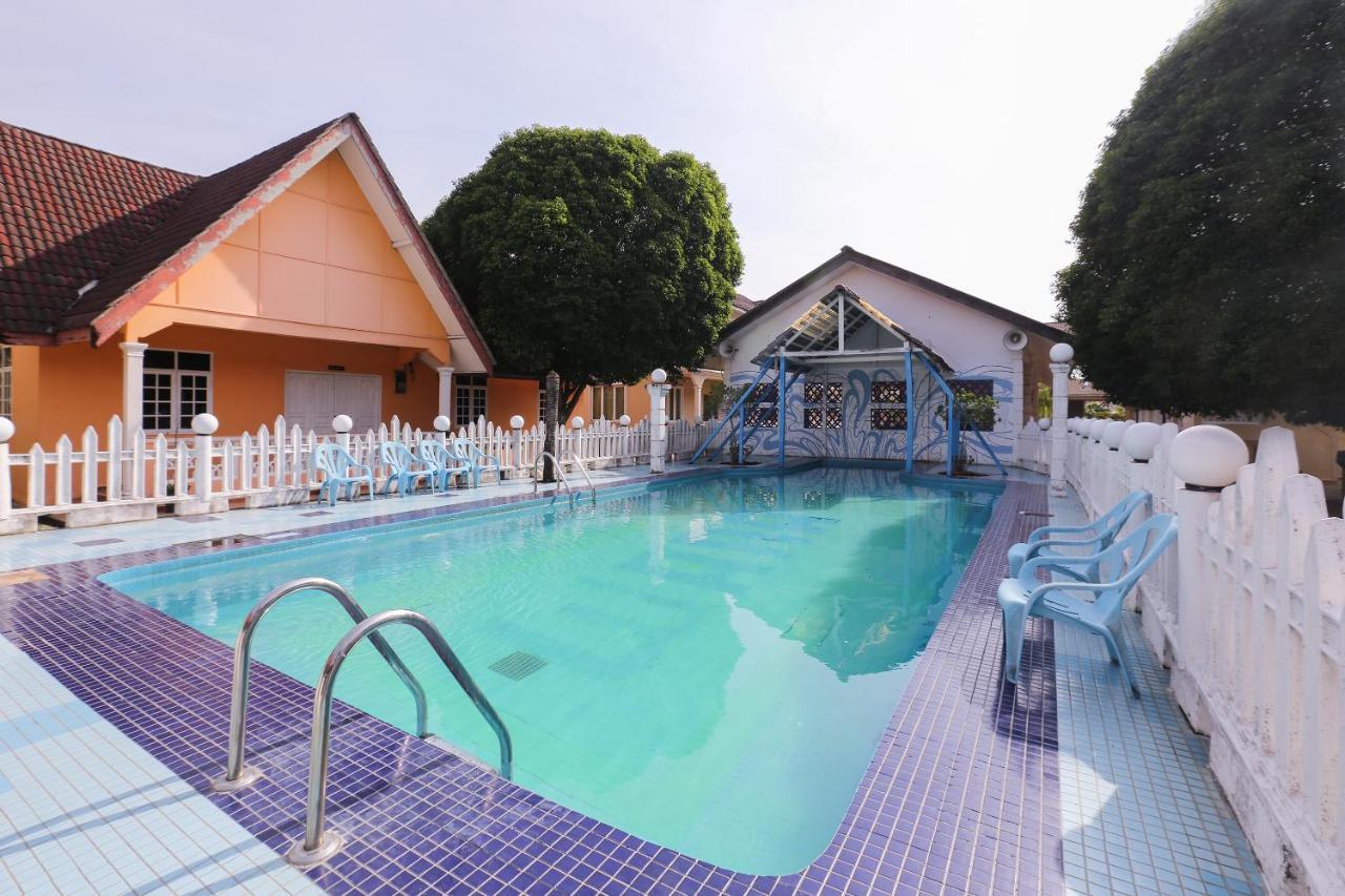 OYO 8966 Dee Wana Resort 1 Pasir Puteh Buitenkant foto
